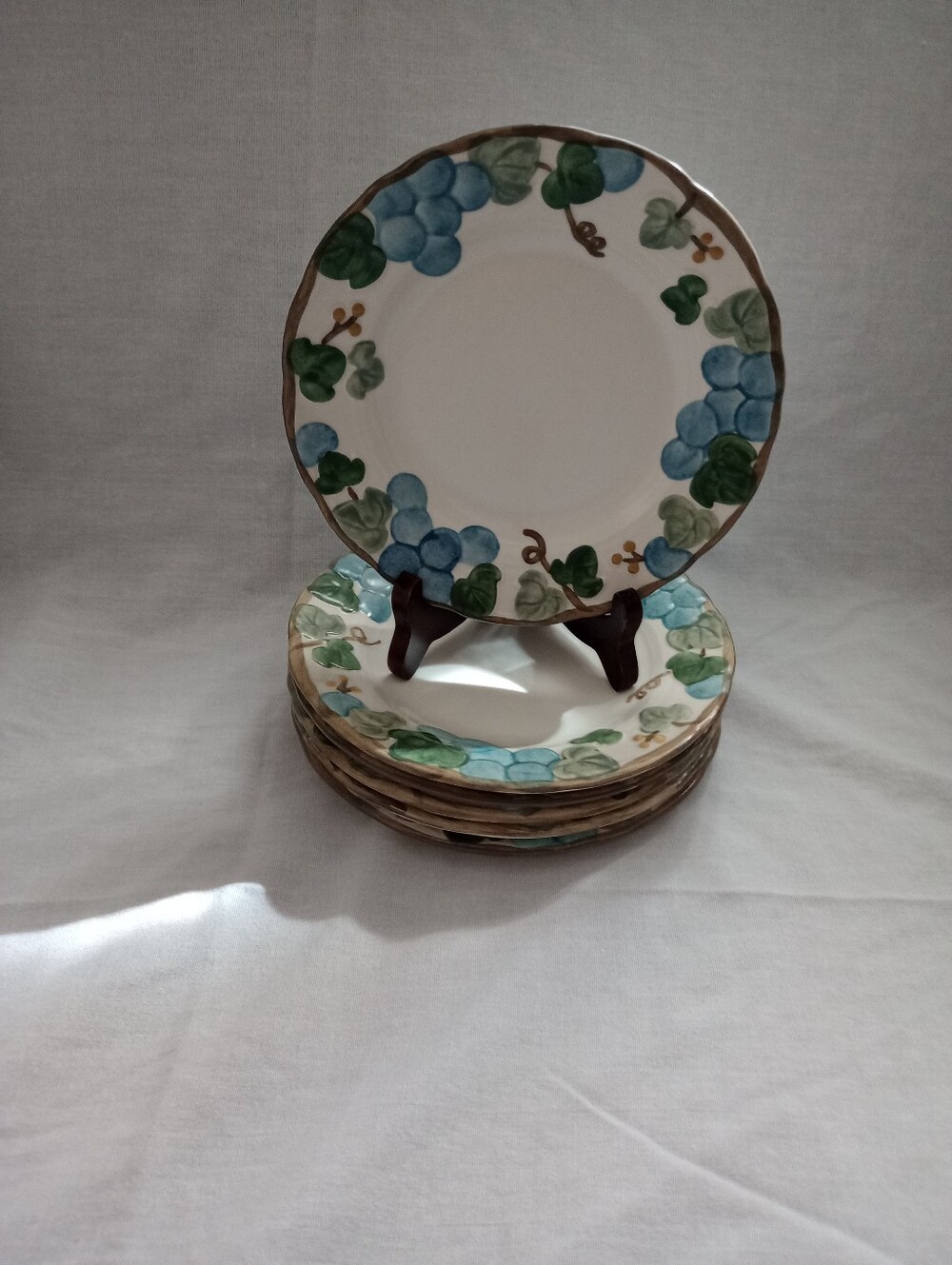 Metlox Poppytrail Sculptured Grape Pattern 6.25" Bread/Desset Plates - Set of 7